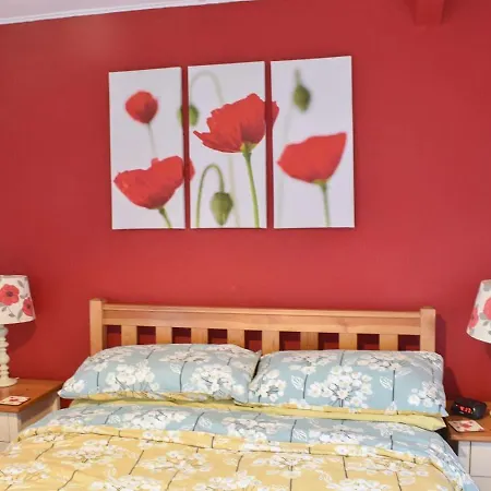 Holiday home Poppy *